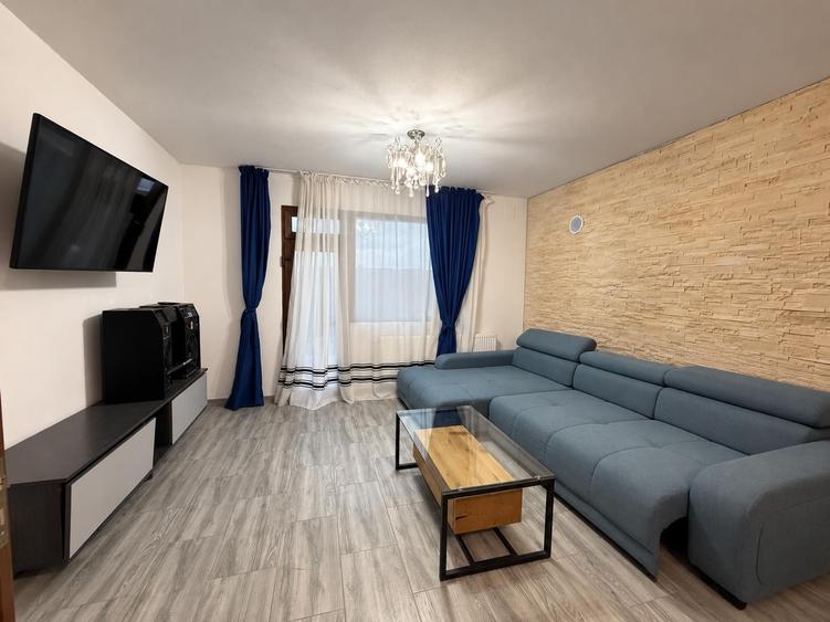 Casă individuală cu 4 camere cu Garaj în Periferie