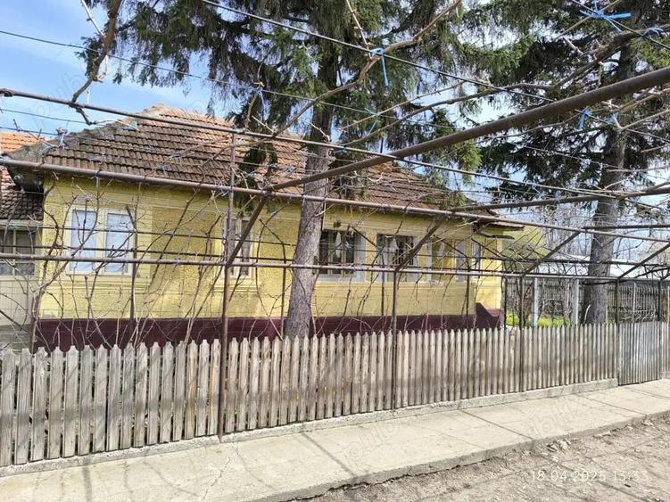 Casă cu 2 camere cu Teren 1900 Mp în Central