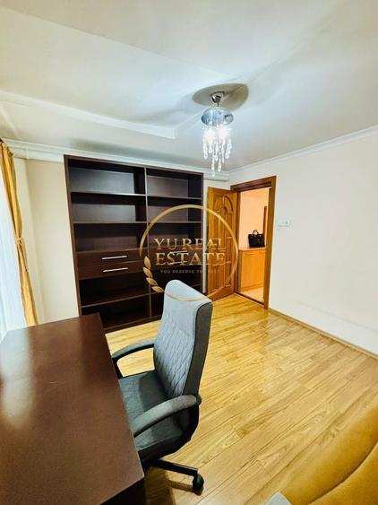 Apartament cu 4 camere decomandat în Trocadero