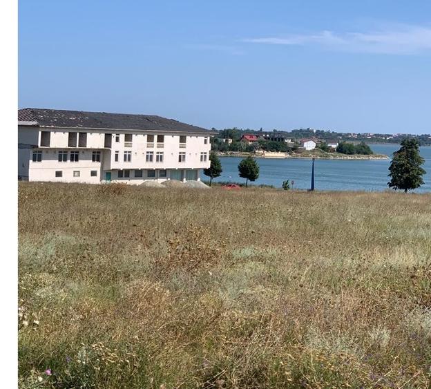 Teren Construcții intravilan de 750 mp, în Est