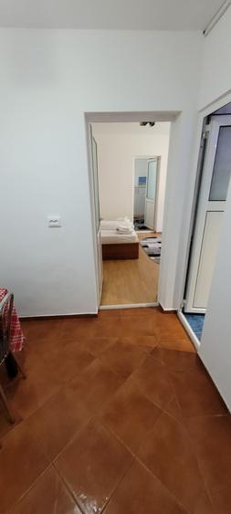Apartament cu 2 camere semidecomandat în Breznița-Ocol