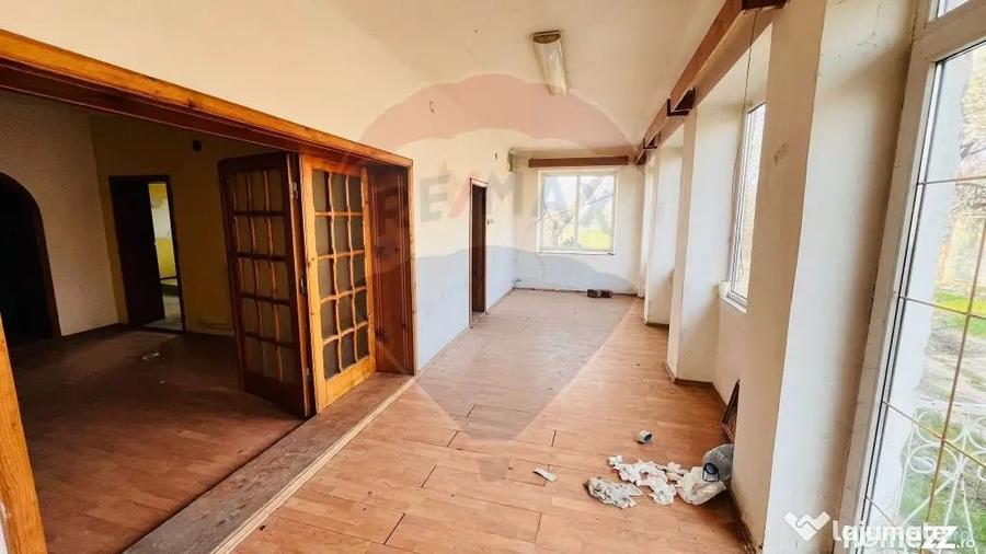 Casă cu 4 camere cu Teren 1367 Mp în Sântandrei