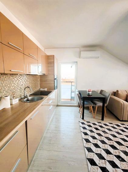 Apartament cu 3 camere semidecomandat în Calea Turzii