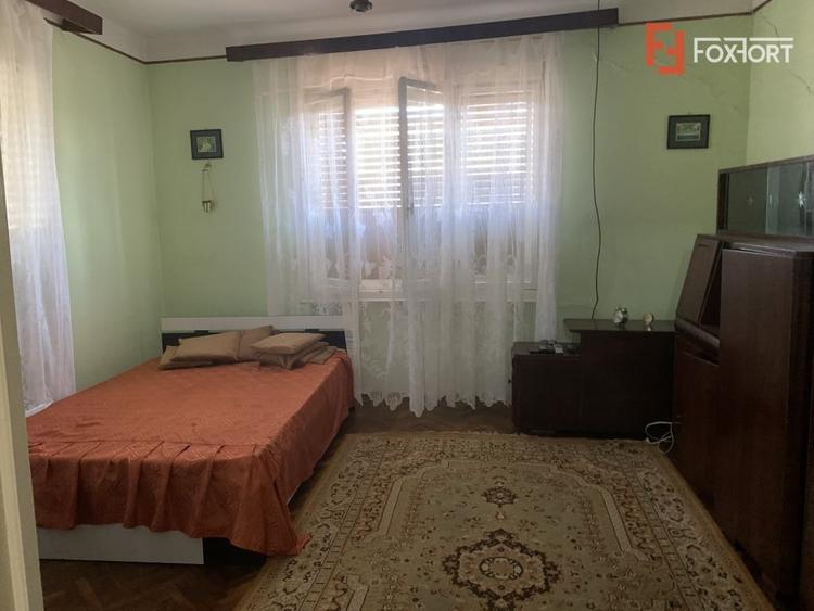 Casă individuală cu 5 camere cu Canalizare în Crișan