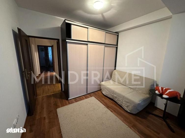 Apartament cu 3 camere în Apărătorii Patriei