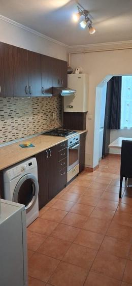 Apartament cu 3 camere decomandat în Florești