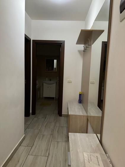 Apartament cu 2 camere decomandat, mobilat în Central