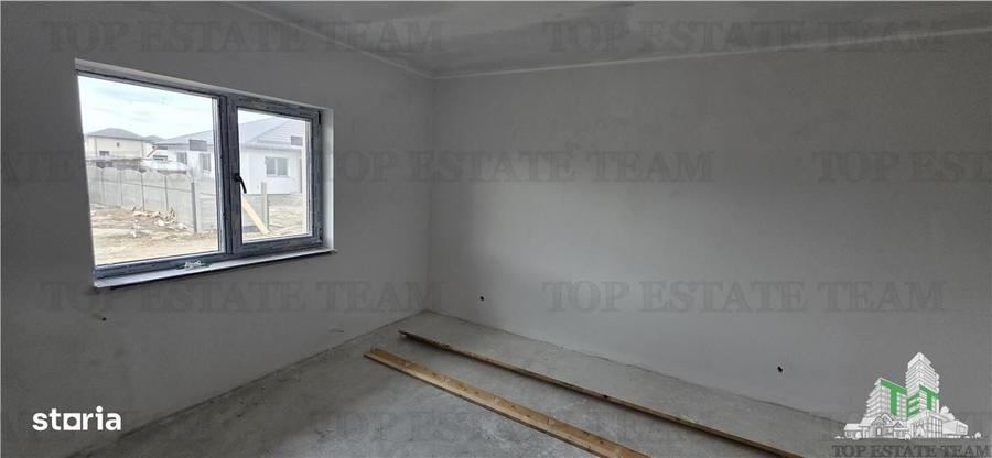 Casă cu 3 camere în Domnești