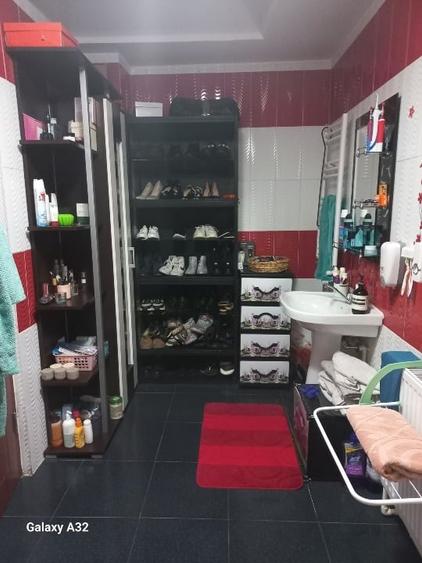 Casă individuală cu 4 camere cu Garaj în Cărăstău