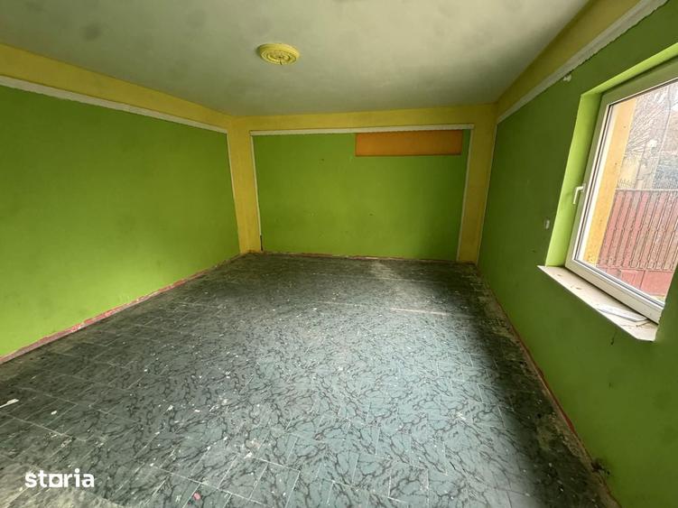 Casă cu 8 camere cu Teren 622 Mp în Titulescu