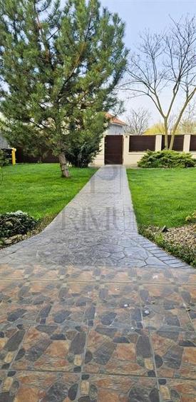 Casă individuală cu 4 camere cu Garaj în Sânmihaiu Român