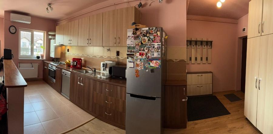 Apartament cu 3 camere decomandat în Florești