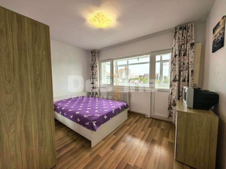 Apartament cu 3 camere semidecomandat, mobilat în Palat
