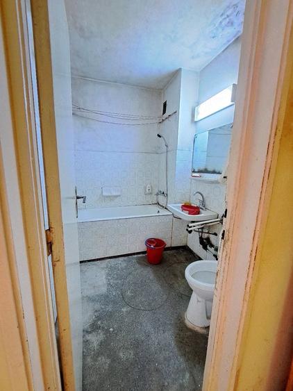Apartament cu 3 camere semidecomandat în Funcționarilor