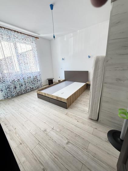 Apartament cu 3 camere semidecomandat, mobilat în Florești