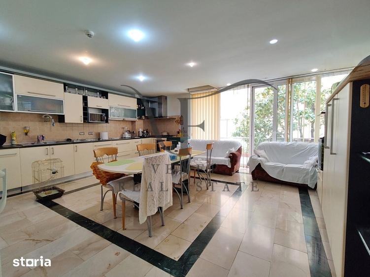 Casă cu 8 camere cu Teren 445 Mp în Herăstrău