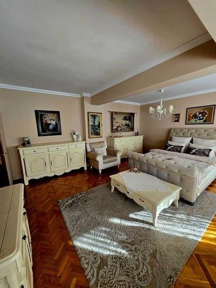 Apartament cu 3 camere decomandat în Ultracentral