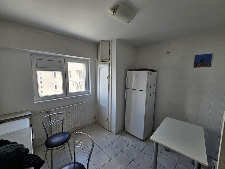 Apartament cu 4 camere decomandat în Obor