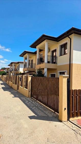 Duplex cu 4 camere cu Canalizare în Valea Adâncă