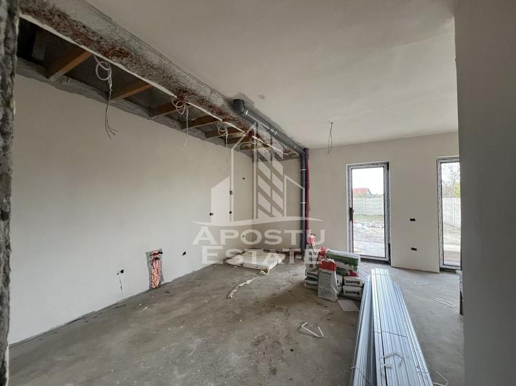 Duplex cu 4 camere cu Canalizare în Covaci