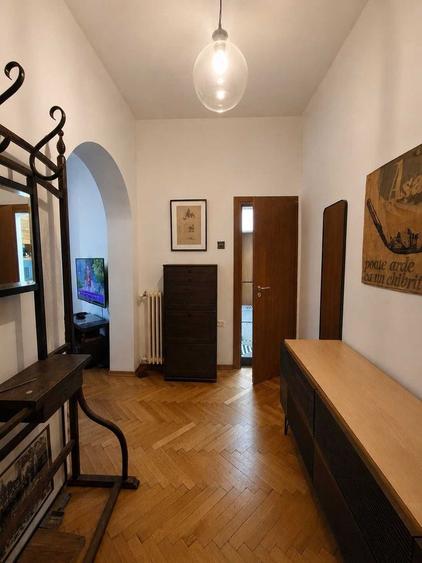 Apartament cu 2 camere decomandat în Victoriei