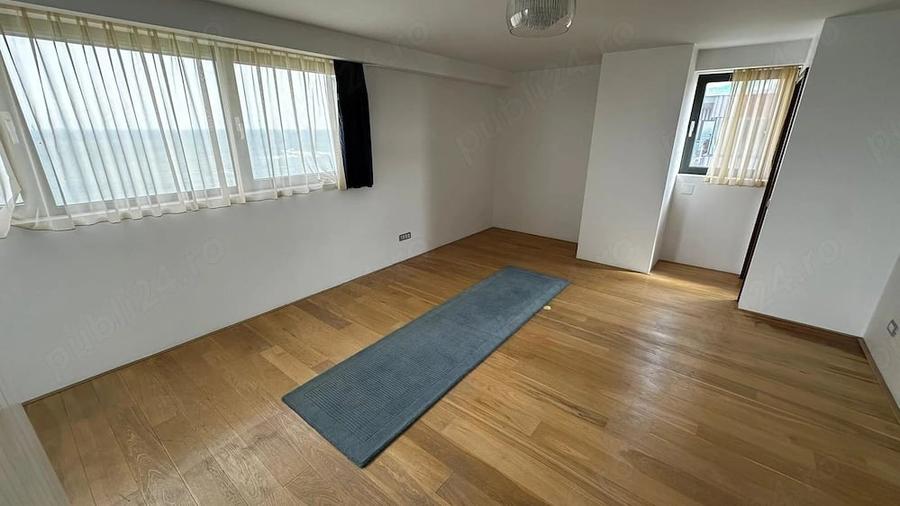 Apartament cu 4 camere decomandat în Faleza Nord