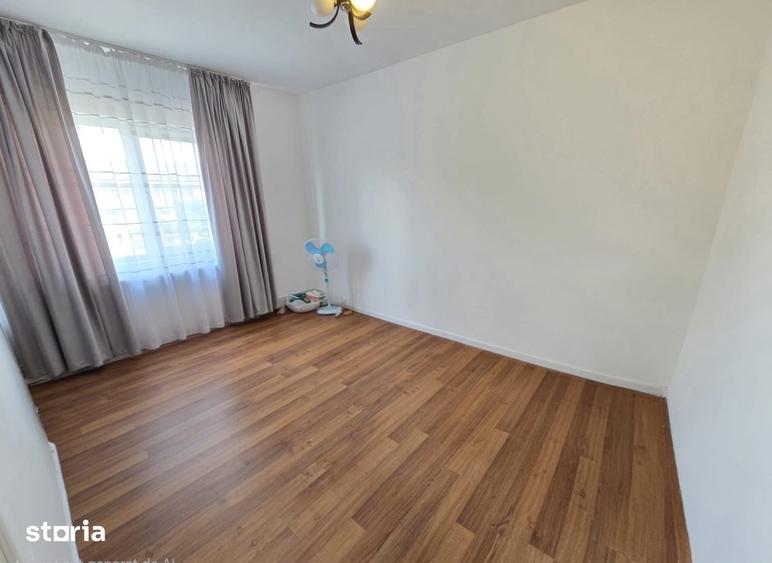 Apartament cu 3 camere decomandat în Micro 6