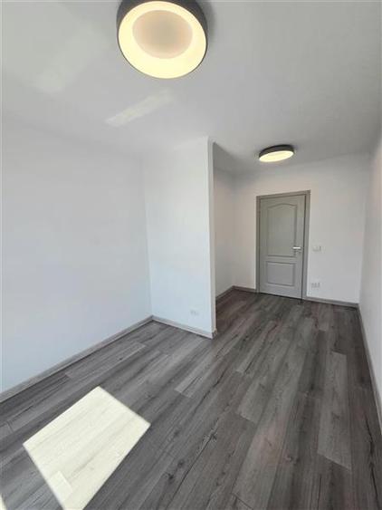 Apartament cu 3 camere semidecomandat în Exterior Nord