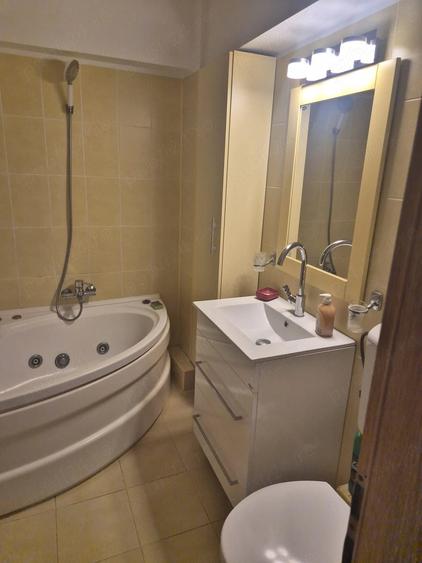 Apartament cu 3 camere decomandat în Aradului