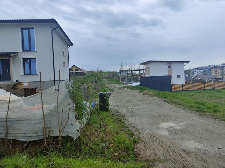 Teren de 3600 mp, în Bucium