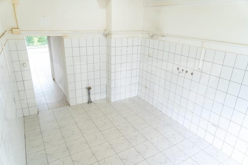 Spațiu comercial, de 200 mp, în Turț
