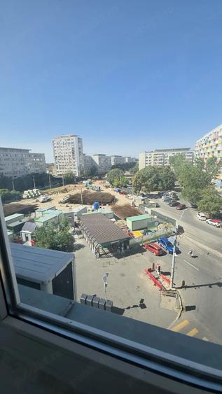 Apartament cu 3 camere semidecomandat în 1 Mai