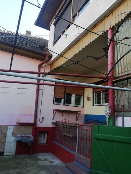 Casă cu 4 camere în Central