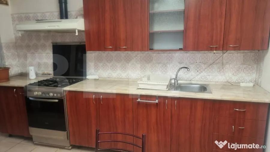 Casă cu 5 camere cu Teren 380 Mp în Central