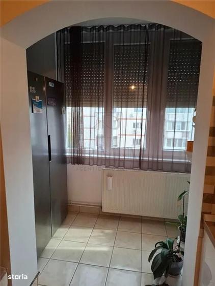 Apartament cu 3 camere decomandat, mobilat în Soarelui