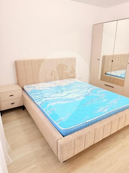 Apartament cu 3 camere decomandat în Tractorul