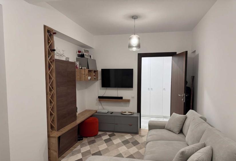 Apartament cu 3 camere decomandat în Păcii