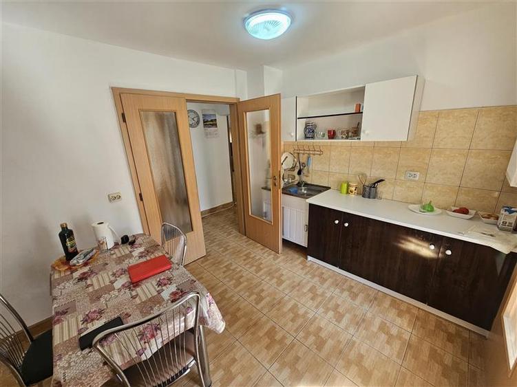 Apartament cu 2 camere decomandat, mobilat în Micro IV