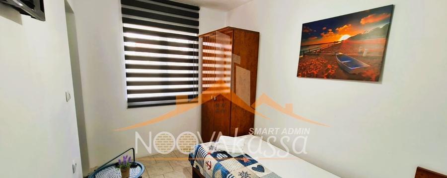 Casă individuală cu 9 camere cu Canalizare în Central