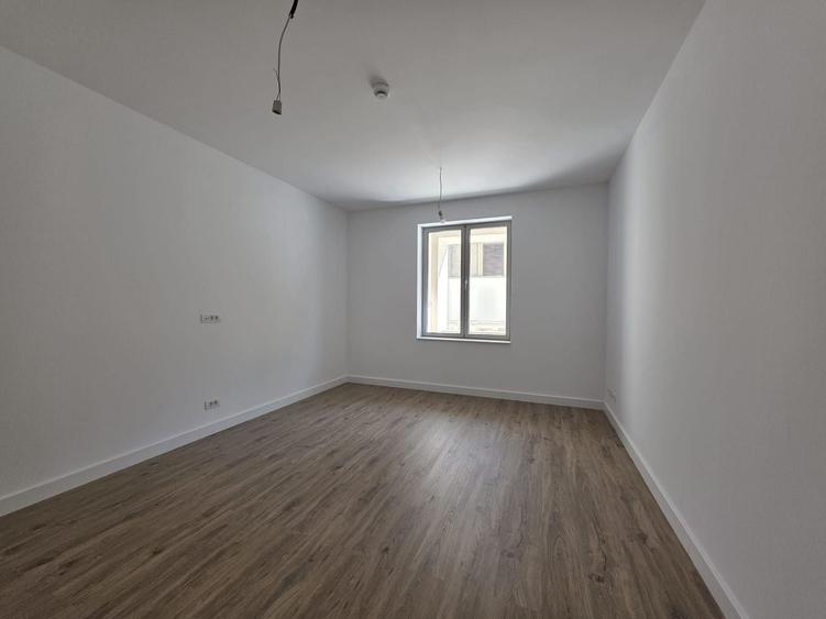 Apartament cu 3 camere decomandat, mobilat în P-ța Universității