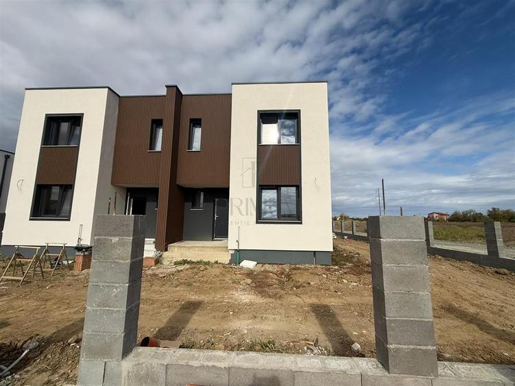 Duplex cu 4 camere cu Teren 400 Mp în Moșnița Nouă