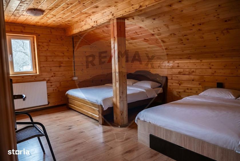 Casă cu 4 camere cu Teren 3300 Mp în Vale