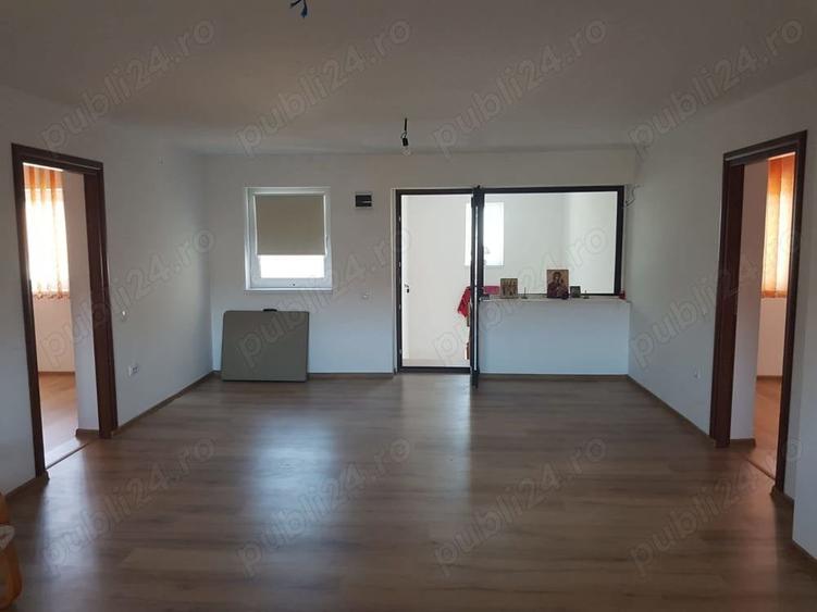 Casă cu 4 camere cu Teren 1500 Mp în Izvoru Dulce (Beceni)