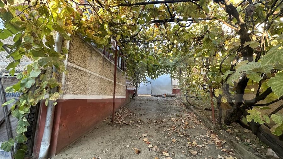 Casă individuală cu 3 camere cu Canalizare în Romos