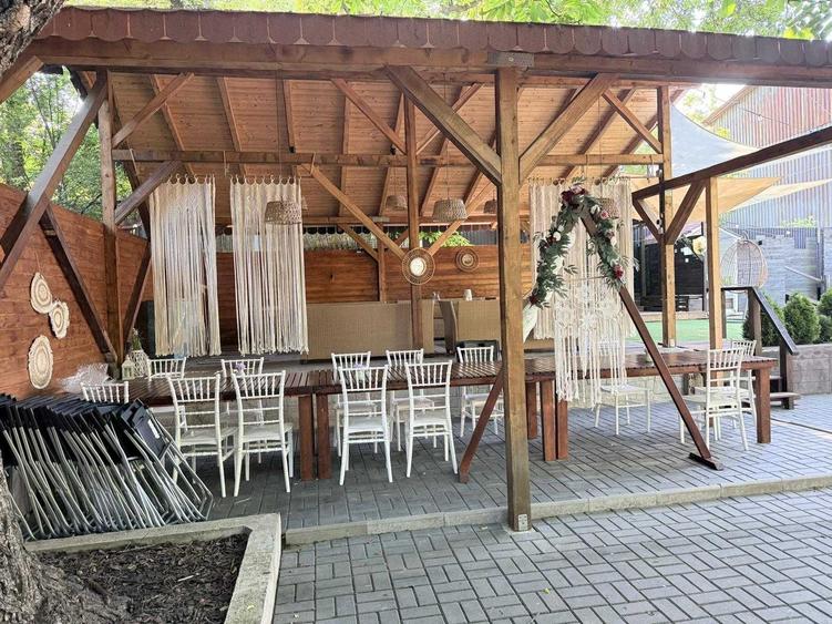 Spațiu comercial, de 520 mp, în Bucium