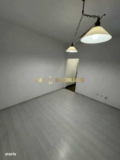 Casă cu 9 camere cu Teren 250 Mp în Dacia