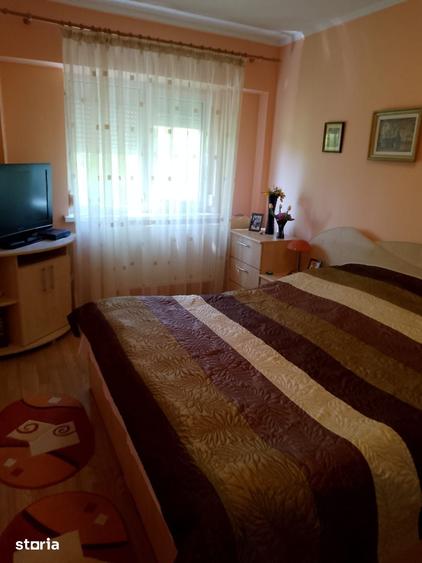 Apartament cu 3 camere decomandat în Obor