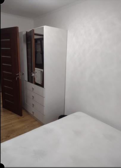 Apartament cu 3 camere semidecomandat, mobilat în Inel II