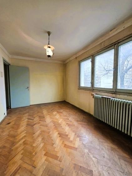 Apartament cu 3 camere semidecomandat în Tătărași