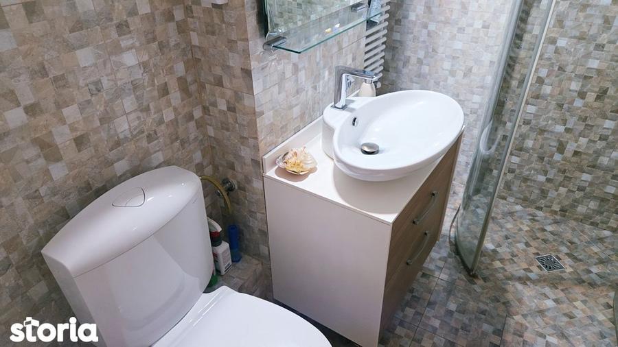 Apartament cu 3 camere semidecomandat, mobilat în Micro 17